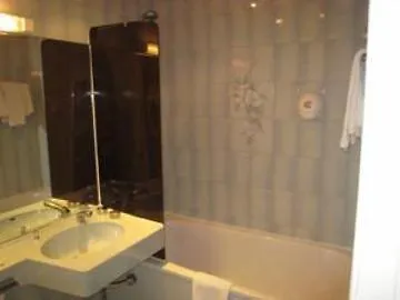دو فينيس 2* باريس