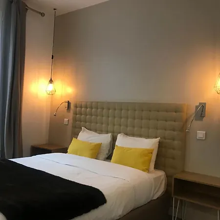 De Venise 2* פריז