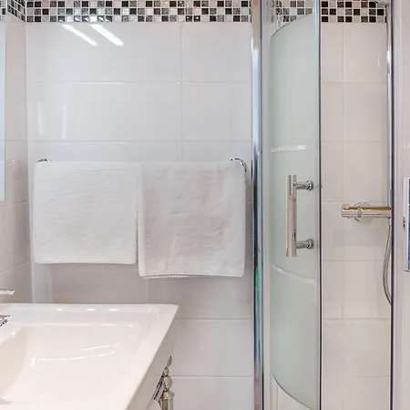 De Venise 2* פריז