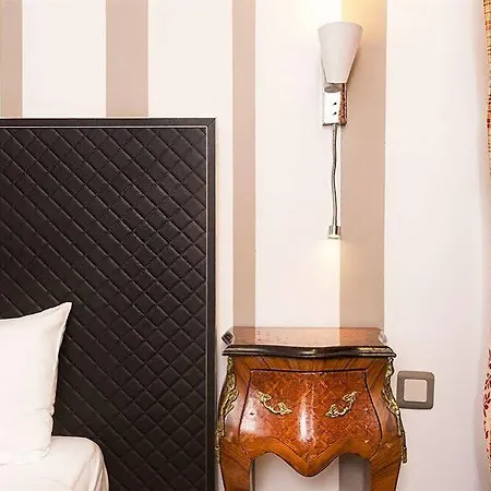 מלון De Venise 2*